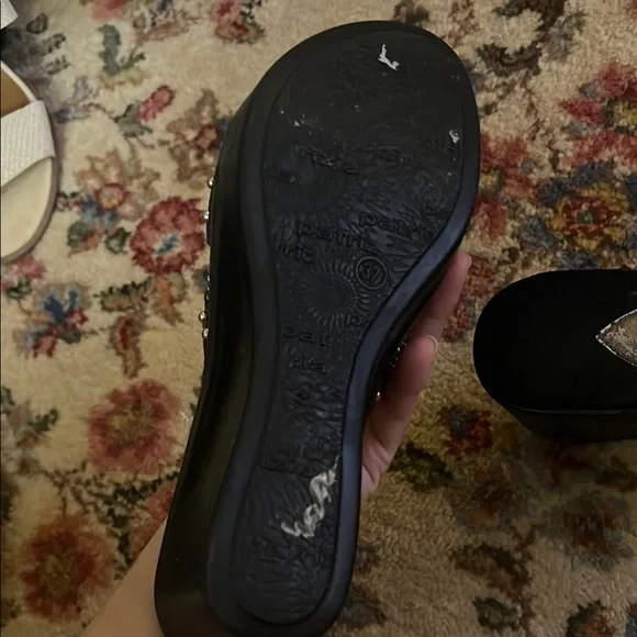 Elegant Black and Silver Open-Toe Sandals - Picture 6 of 12